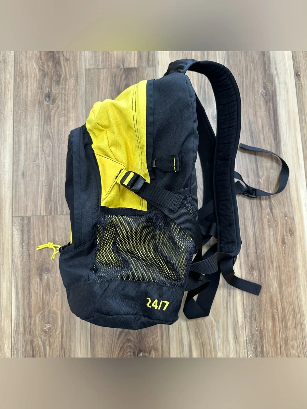 MountainSmith Everyday Carry EDC 24/7 Backpack Hiking Black Yellow